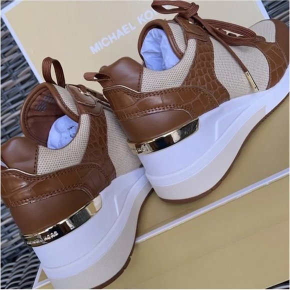 Michael Kors Crista Trainer Two Tone Canvas WMNS - Picture 15 of 16